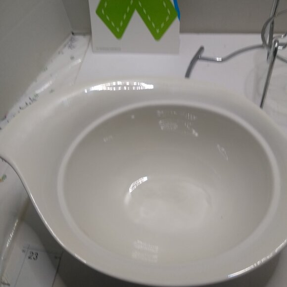 Godinger Natura 1 Qt. Covered Porcelain Baker With Warmer Stand - Picture 6 of 8